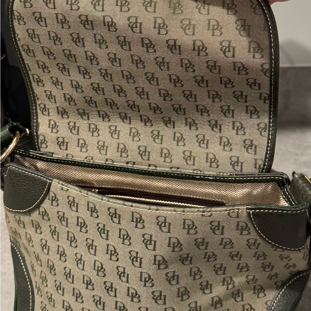 Dooney & Bourke Signature Messenger Style Bag! Green!! GUC!! - Picture 12 of 13